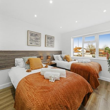 Modern Bungalow In Maidstone Sleeps 5 With Free Parking Kültér fotó