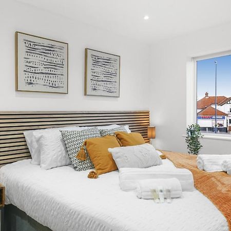 Modern Bungalow In Maidstone Sleeps 5 With Free Parking Kültér fotó