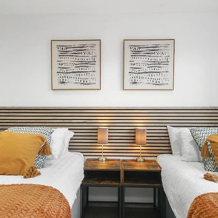 Modern Bungalow In Maidstone Sleeps 5 With Free Parking Kültér fotó