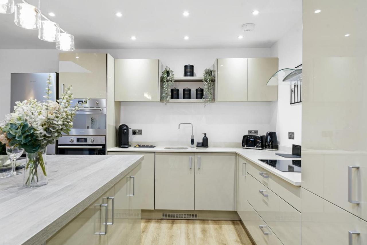 Modern Bungalow In Maidstone Sleeps 5 With Free Parking Kültér fotó