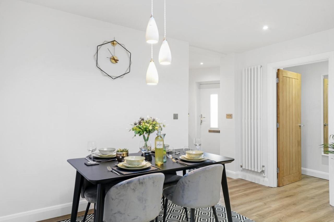 Modern Bungalow In Maidstone Sleeps 5 With Free Parking Kültér fotó