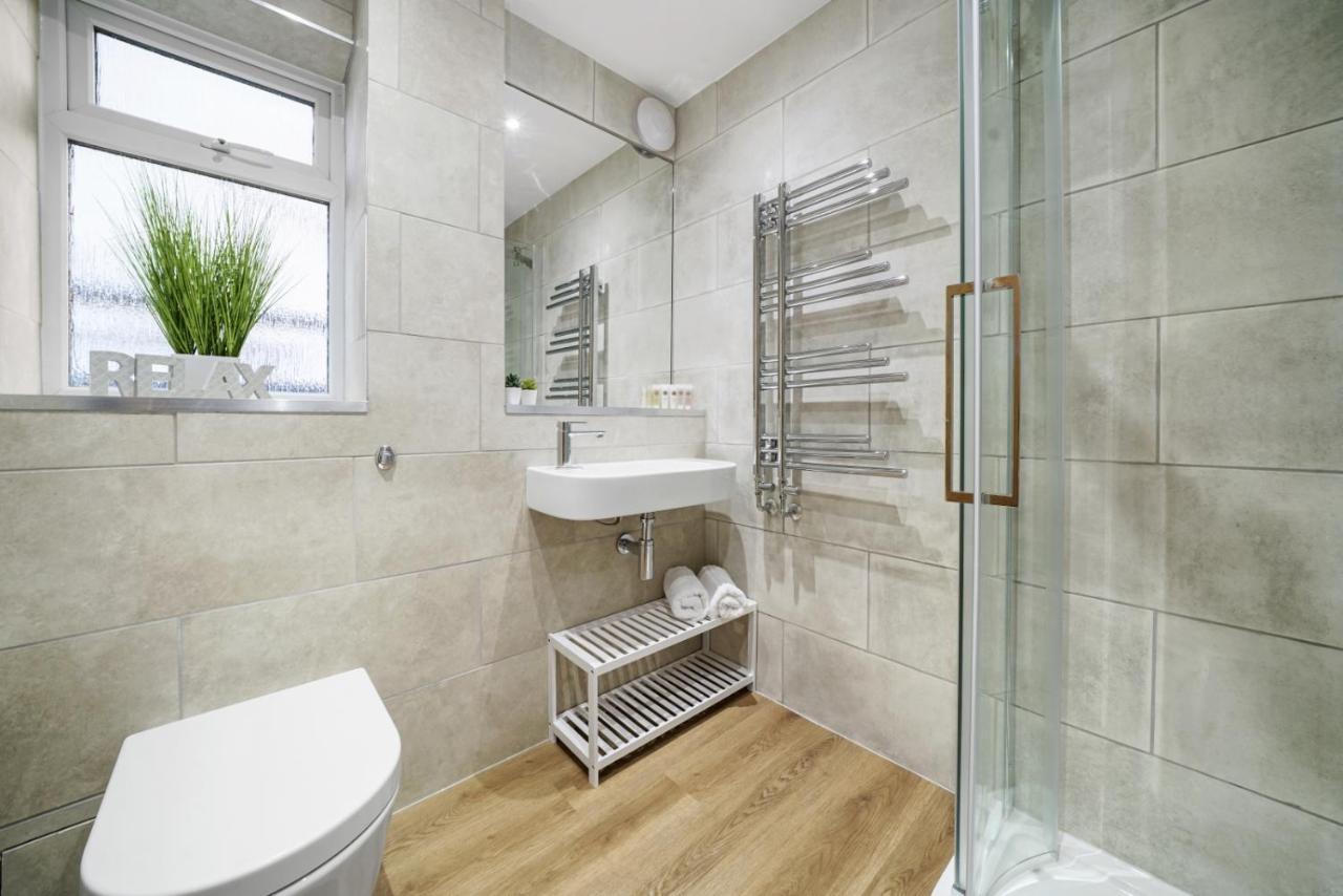 Modern Bungalow In Maidstone Sleeps 5 With Free Parking Kültér fotó