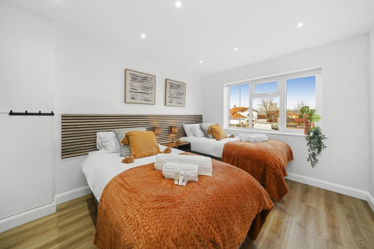 Modern Bungalow In Maidstone Sleeps 5 With Free Parking Kültér fotó