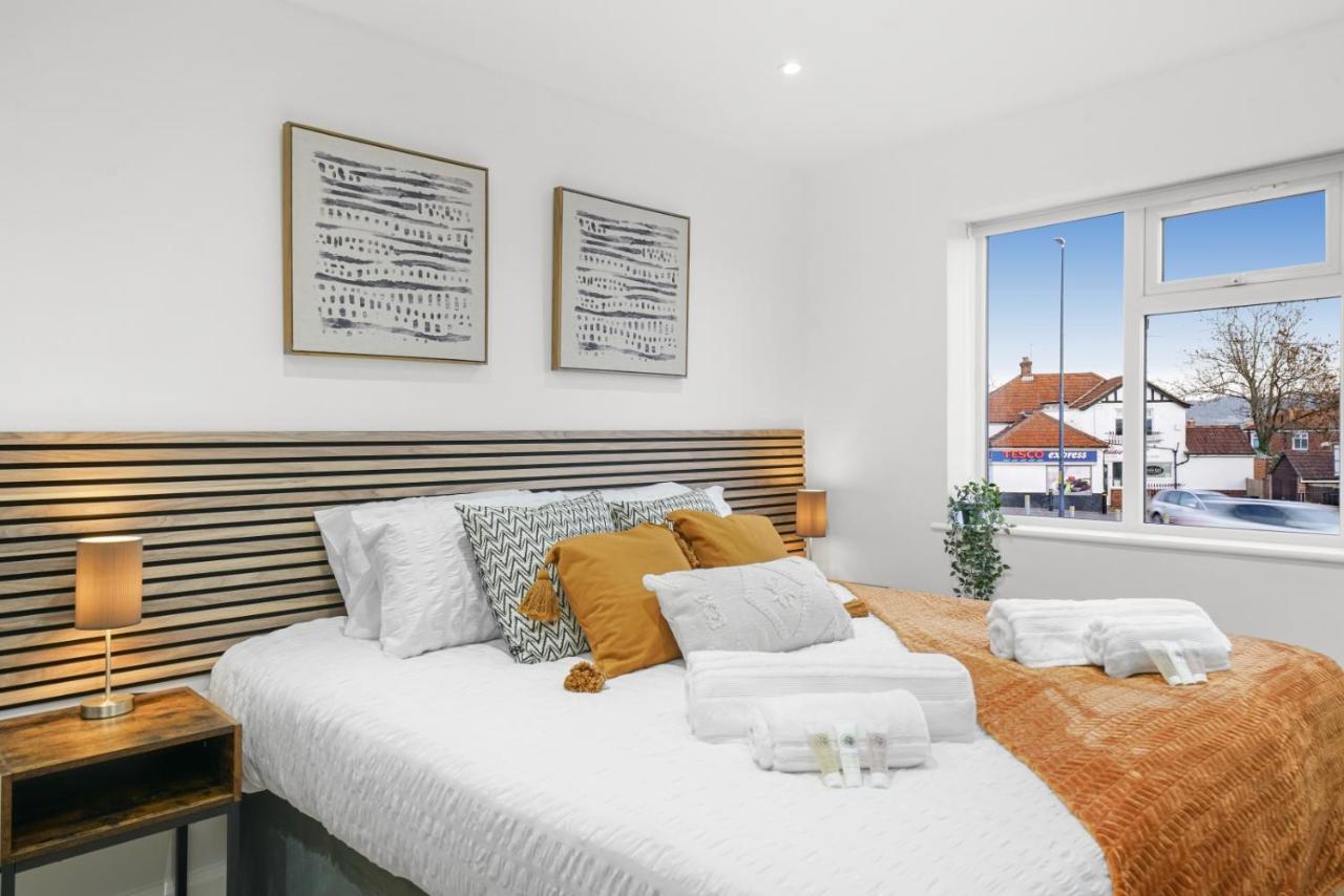 Modern Bungalow In Maidstone Sleeps 5 With Free Parking Kültér fotó