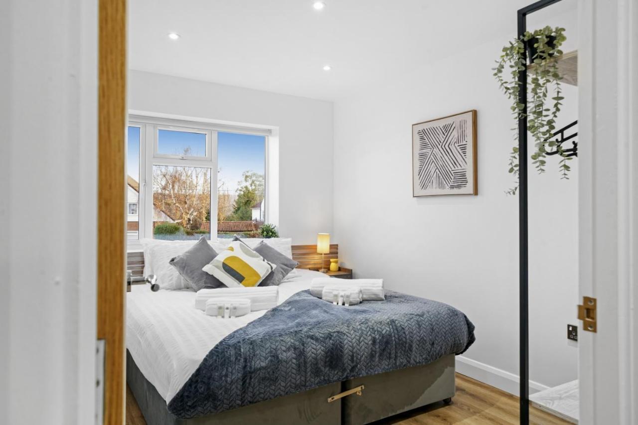 Modern Bungalow In Maidstone Sleeps 5 With Free Parking Kültér fotó