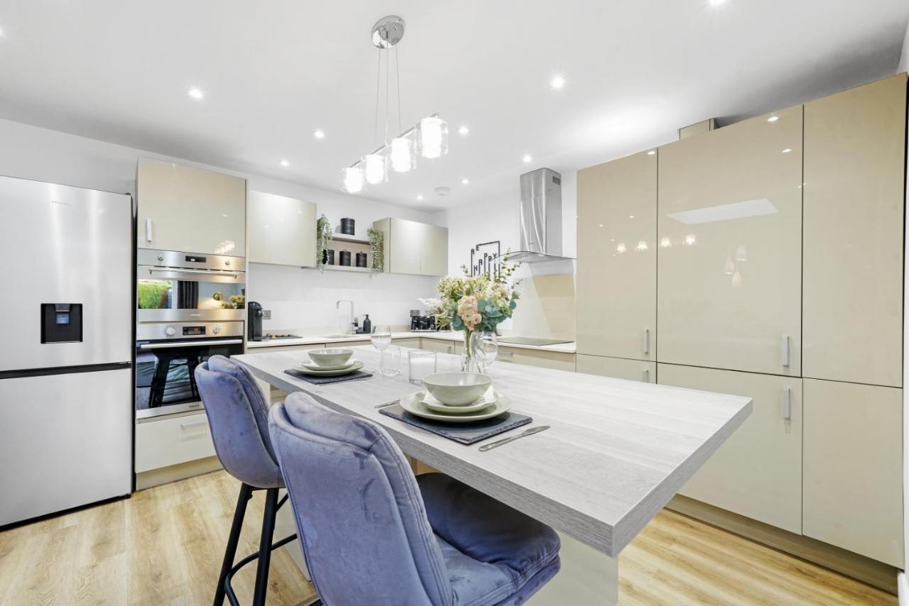 Modern Bungalow In Maidstone Sleeps 5 With Free Parking Kültér fotó