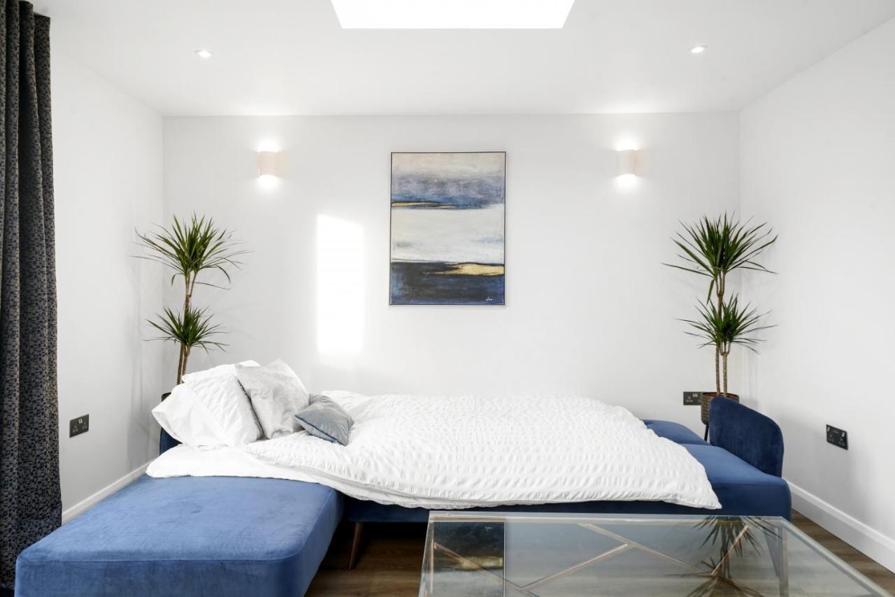 Modern Bungalow In Maidstone Sleeps 5 With Free Parking Kültér fotó