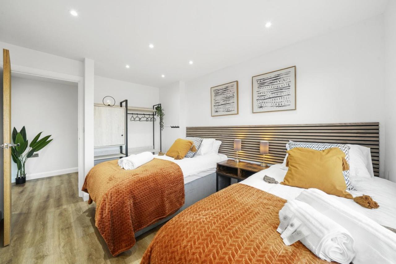Modern Bungalow In Maidstone Sleeps 5 With Free Parking Kültér fotó