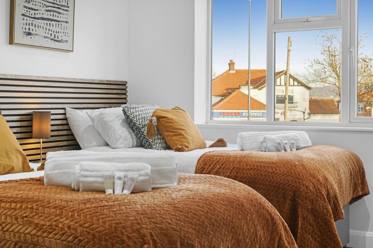 Modern Bungalow In Maidstone Sleeps 5 With Free Parking Kültér fotó