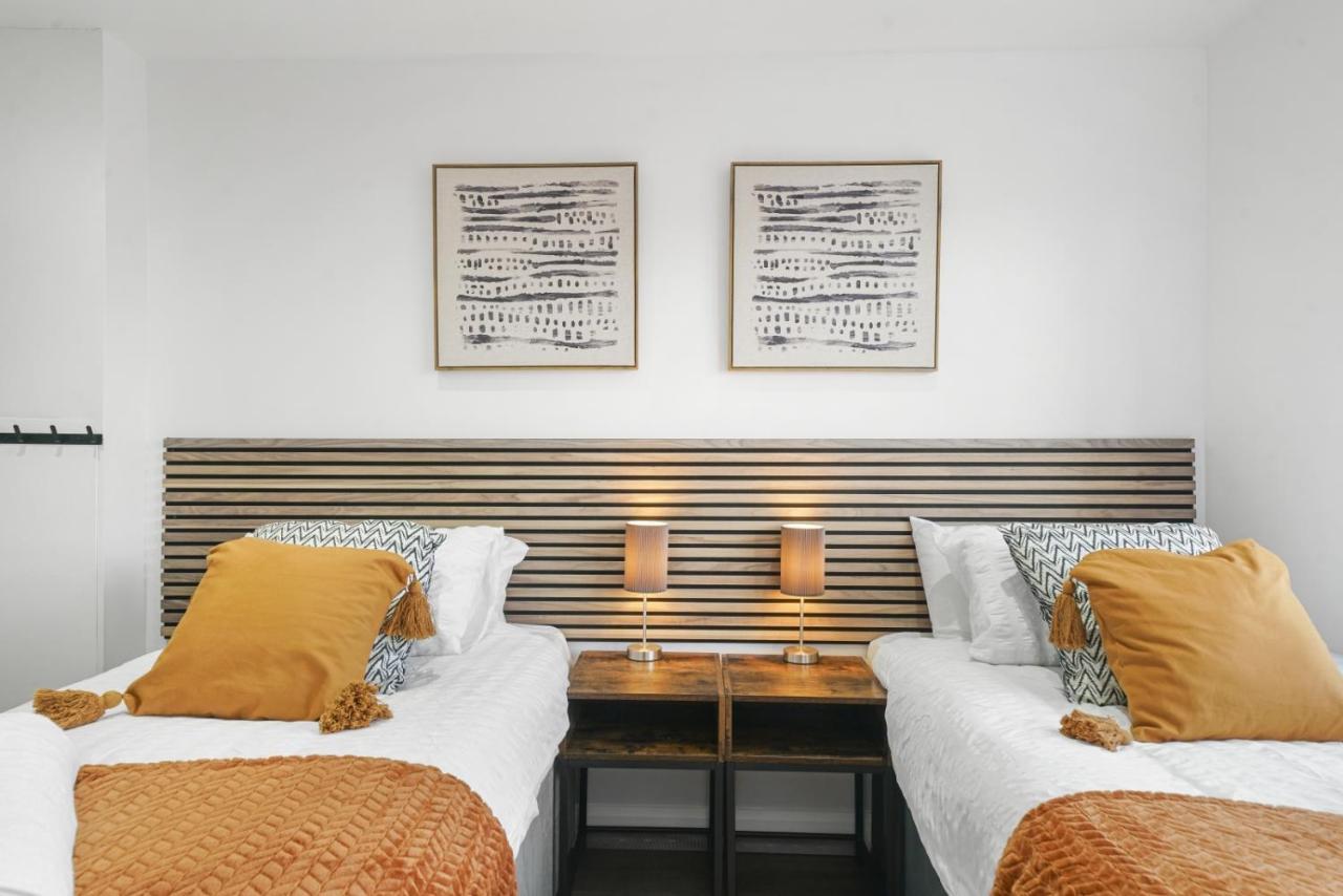 Modern Bungalow In Maidstone Sleeps 5 With Free Parking Kültér fotó
