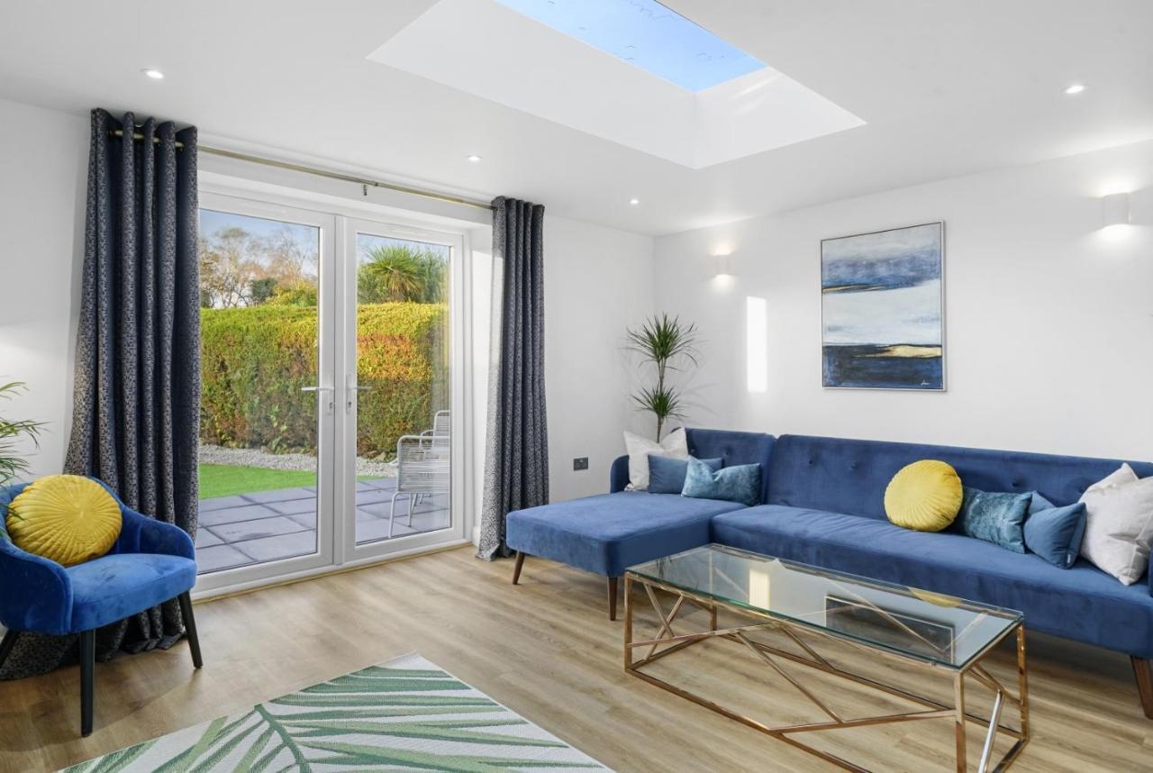 Modern Bungalow In Maidstone Sleeps 5 With Free Parking Kültér fotó