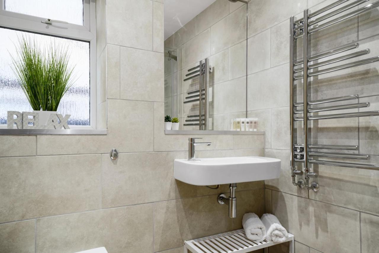 Modern Bungalow In Maidstone Sleeps 5 With Free Parking Kültér fotó